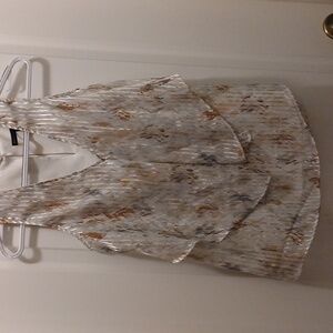 V neck top sleeve less